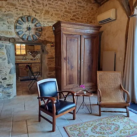 בית נופש Domaine Baraque Pouillon